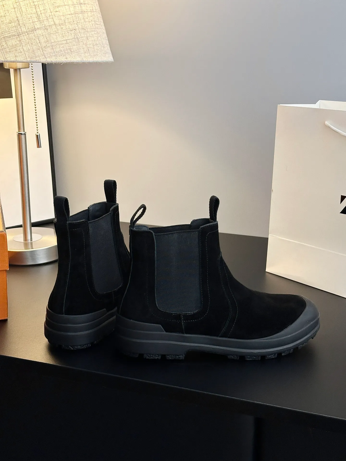 👟👟Ex-factory price 700👟👟 【𝐇𝐄𝐑𝐌𝐄𝐒Ankle boots】Exquisite workmanship, classic and yet individual, matching college style & simple style. yyds The key point is that it makes you taller and slimmer, which is really good news for small people. It makes you look slimmer and taller than ever yyds, good-looking ➢Shoe upper material: original customized cowhide + Yangjing noodles ➢Inner material: cowhide lining ➢Outsole material: original rubber sole ➢Color selection: black cowhide, black Yangjing, nude Yangjing ➢Optional code number: 35-40 (customized 40 is not returnable)